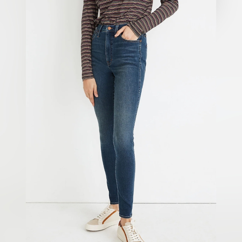 Petite 10" High-Rise Roadtripper Supersoft Jeans in Playford Wash